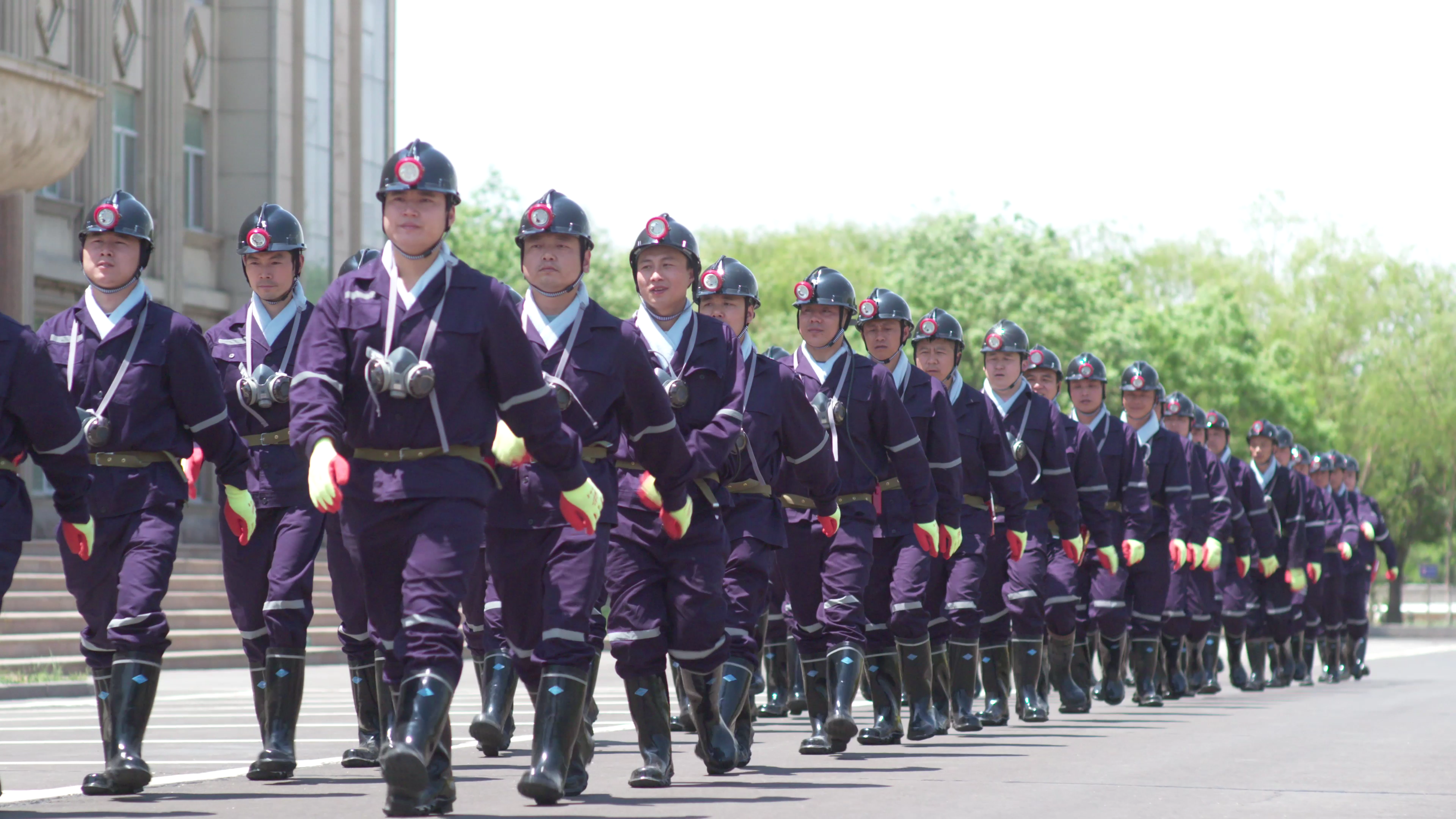 新时代矿工斗志昂扬